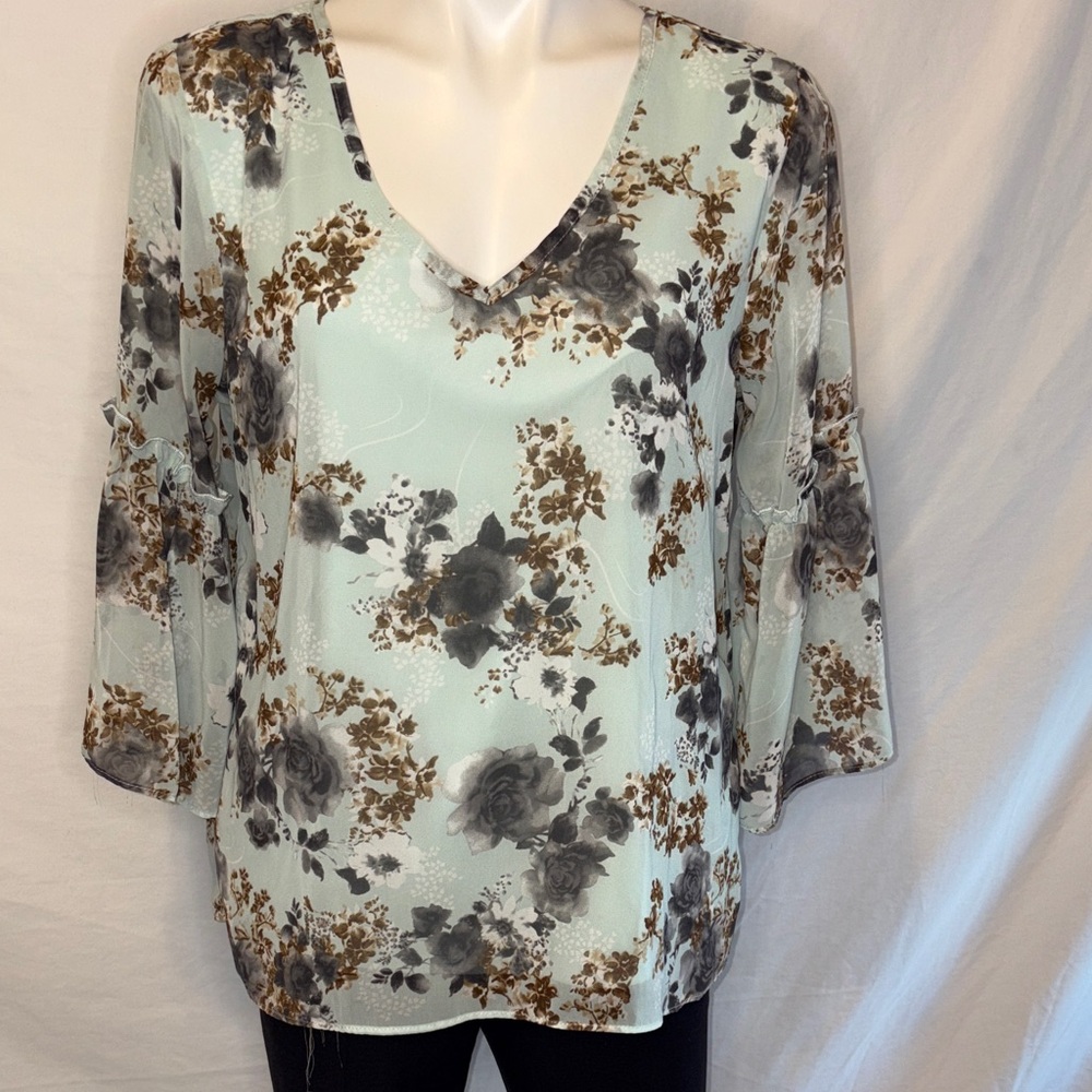 Charming Charlie Floral V-Neck Women's Top